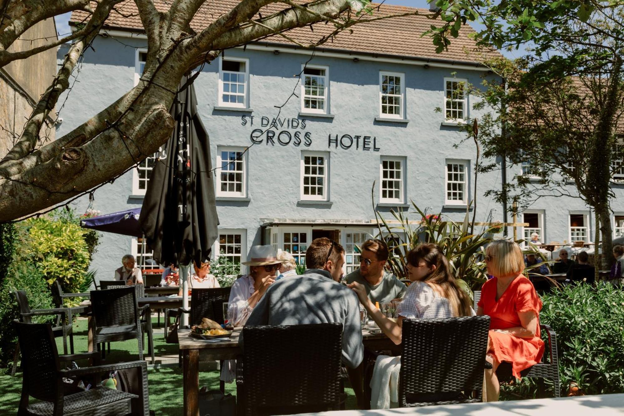 St. Davids Cross Hotel Exterior foto